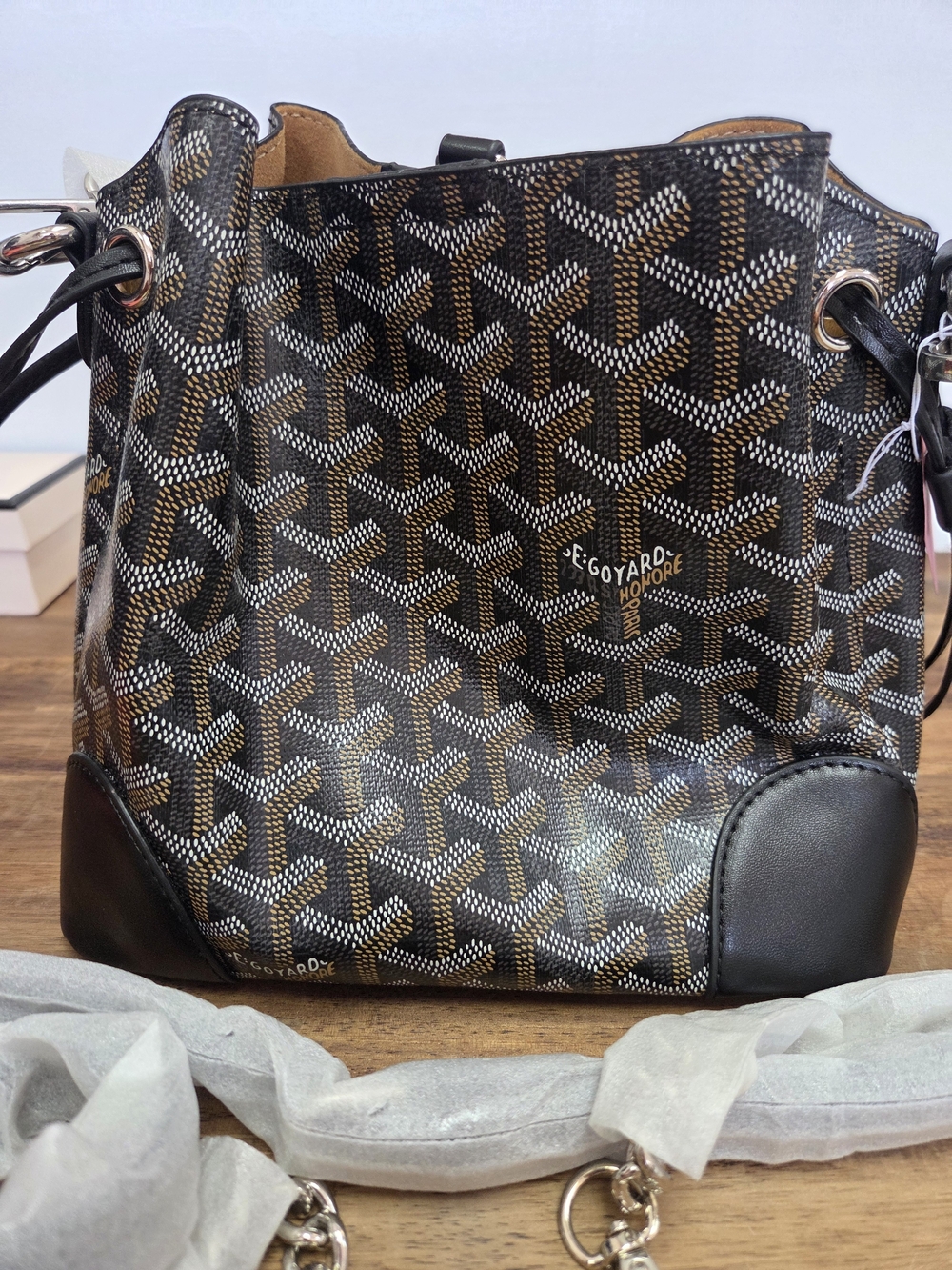Goyard Black and Brown Drawstring Shoulder Bag - Picture 4 of 6